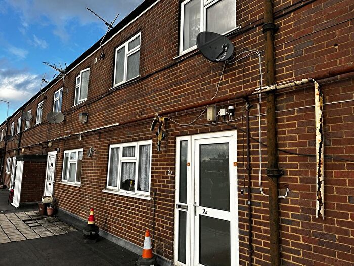 3 Bedroom Maisonette To Rent In Manor Court Parade, College Rod, EN8