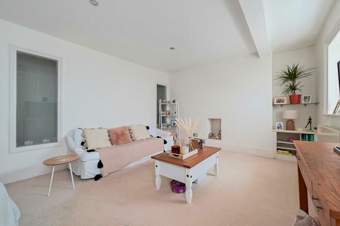 2 Bedroom Flat To Rent In Arundel Terrace, Brighton, BN2