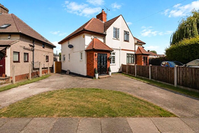 3 Bedroom Semi-Detached House For Sale In Crescent Avenue, Hornchurch, RM12