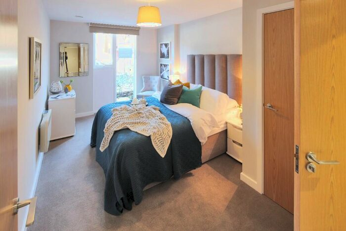 1 Bedroom Apartment To Rent In Bow Square, Queensway, Southampton, Hampshire, SO14