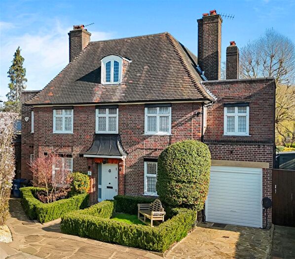 5 Bedroom Property For Sale In Turner Close, Hampstead Garden Suburb, NW11