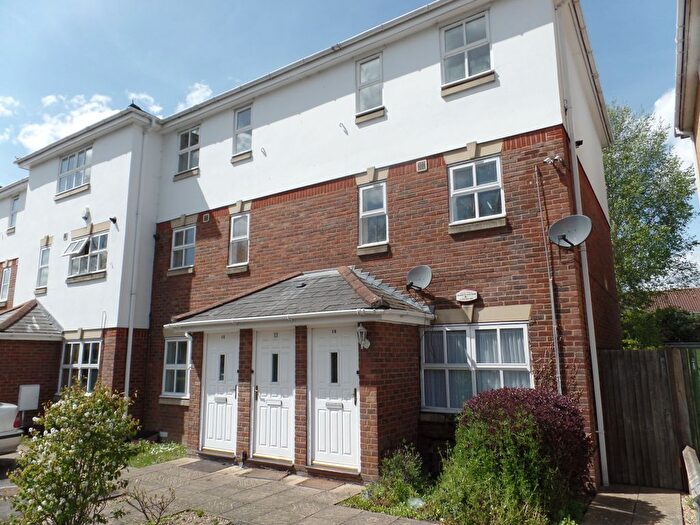 2 Bedroom Flat To Rent In Tollgate Drive, Hayes, UB4