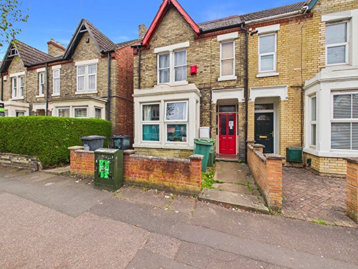 4 Bedroom Semi Detached House For Sale In Eastfield Road, Peterborough, PE1