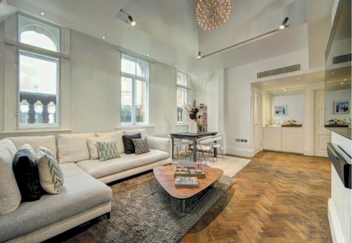 3 Bedroom Flat To Rent In Oxford Street, Soho, London, W1D