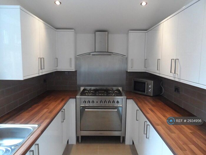 6 Bedroom Terraced House To Rent In Hibbert Street, Manchester, M14