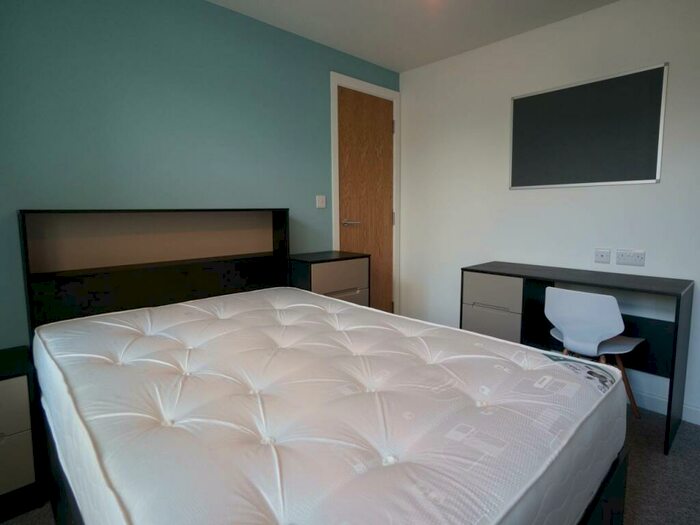 1 Bedroom Flat To Rent In Farrar Road, Bangor, Gwynedd, LL57