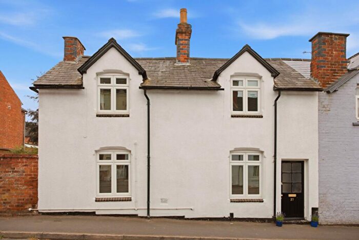 2 Bedroom Cottage For Sale In Park Road, Kenilworth, CV8