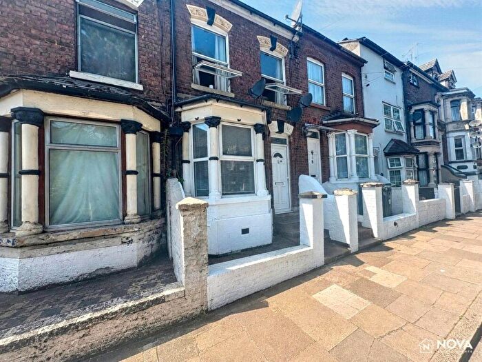 2 Bedroom House For Sale In Napier Road, Luton, LU1