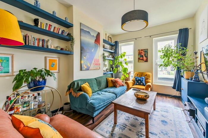 2 Bedroom Maisonette To Rent In Brixton Road, Brixton, London, SW9