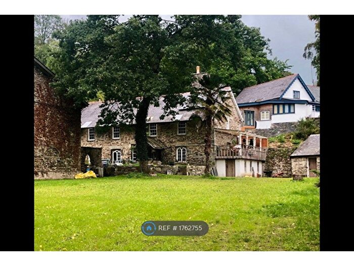 4 Bedroom Semi-Detached House To Rent In Dolwilym, Whitland, SA34
