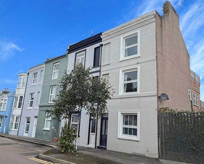 4 Bedroom End Of Terrace House To Rent In Brook Street, Hastings, TN34