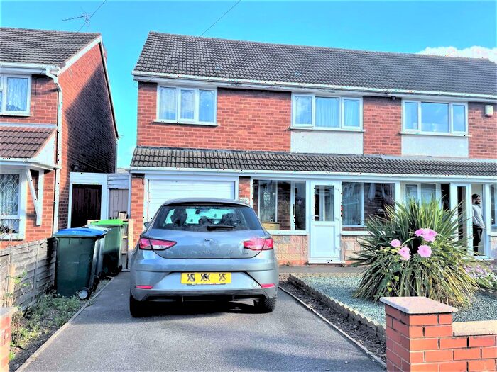 3 Bedroom Semi-Detached House To Rent In Stanton Road, Birmingham, West Midlands, B43