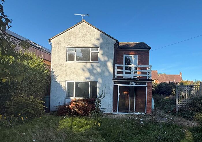 3 Bedroom Detached House For Sale In Spring Path, Thame, Oxfordshire, OX9