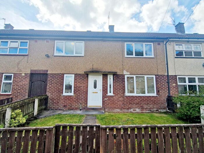 3 Bedroom House To Rent In Meadow Head Close, BB2