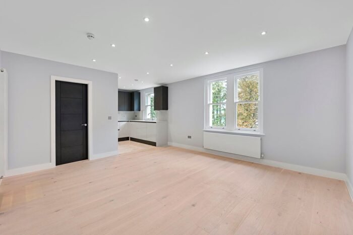 3 Bedroom Flat To Rent In Priory Road, South Hampstead, NW6