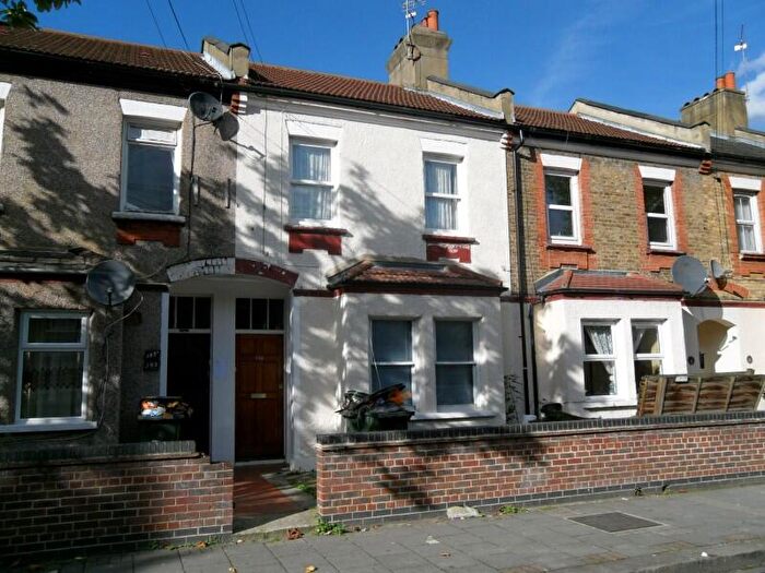 1 Bedroom Flat To Rent In South Esk Rd, Forest Gate, E7