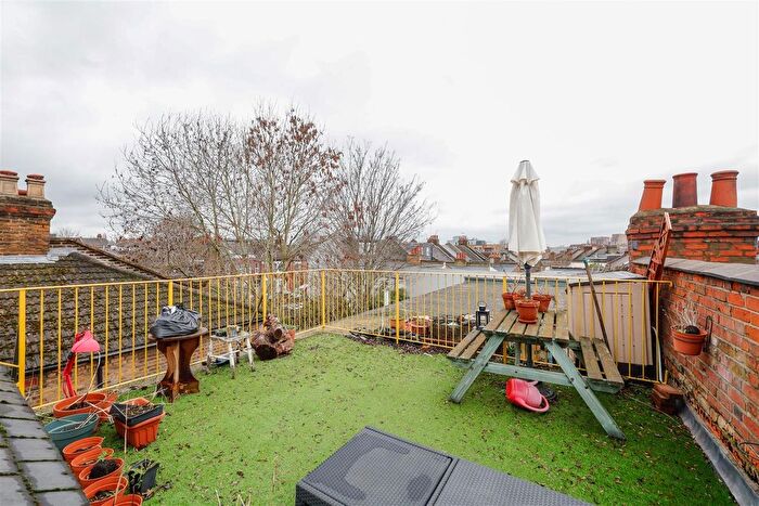 2 Bedroom Flat To Rent In Belton Road, Dollis Hill, NW2