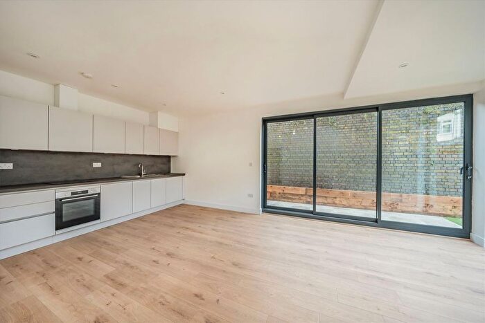 1 Bedroom Maisonette For Sale In Acacia Road, Streatham, SW16