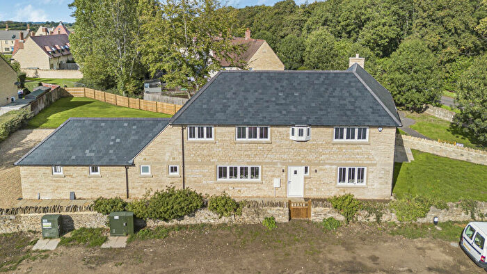 4 Bedroom Detached House For Sale In Station Road, Bletchingdon, OX5