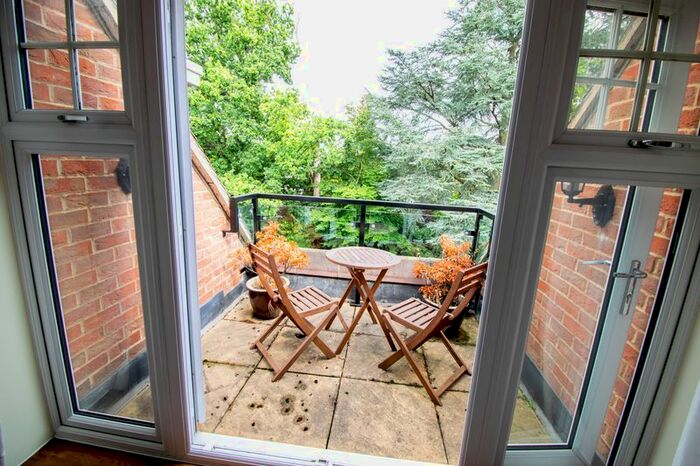 2 Bedroom Flat To Rent In Lawnswood, Station Road, Beaconsfield, HP9