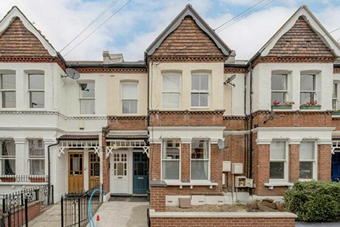 1 Bedroom Flat To Rent In Oakmead Road, Balham, SW12