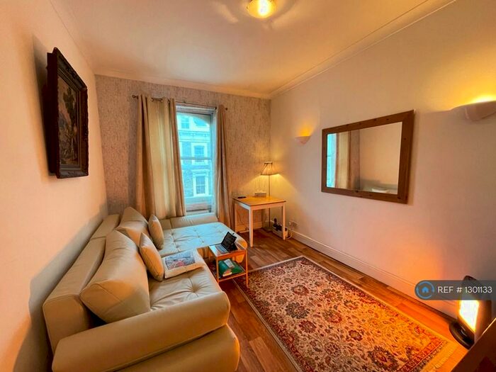 2 Bedroom Flat To Rent In Earls Court, London, SW10