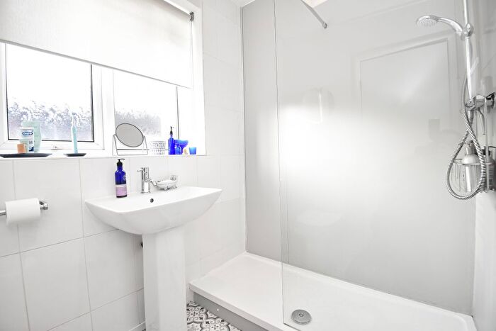 2 Bedroom Terraced House For Sale In Hookstone Avenue, Harrogate, HG2