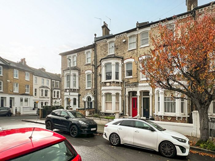 1 Bedroom Flat To Rent In Almeric Road, Battersea, Wandsworth, SW11
