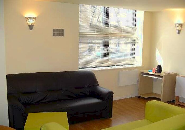 1 Bedroom Flat To Rent In Landmark House, City Centre, Bradford, BD1