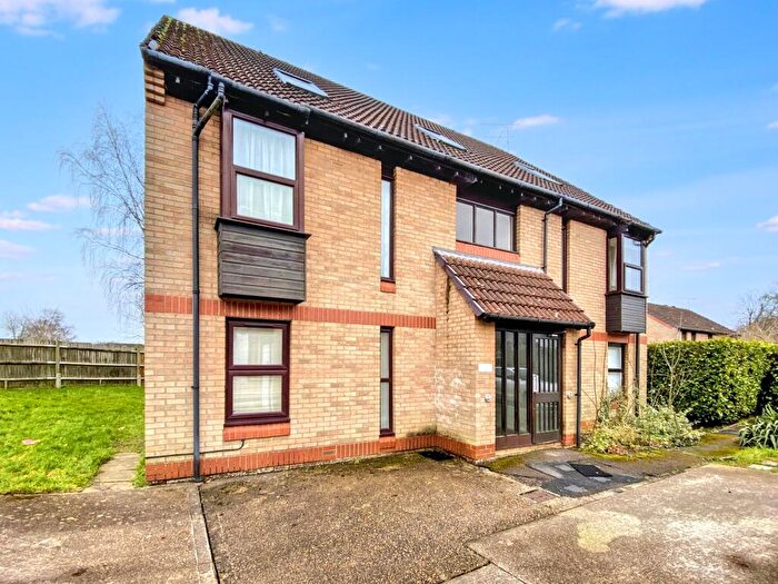 1 Bedroom Flat For Sale In Goldsworth Park, Woking, GU21