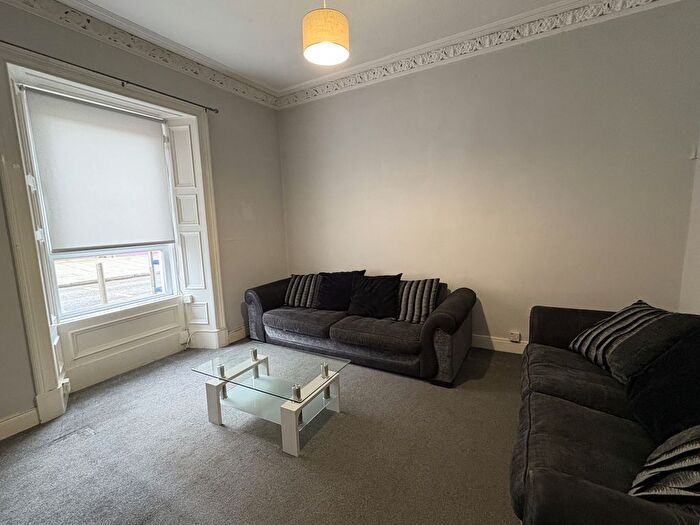 2 Bedroom Flat To Rent In High Street, Lochee, Dundee, DD2