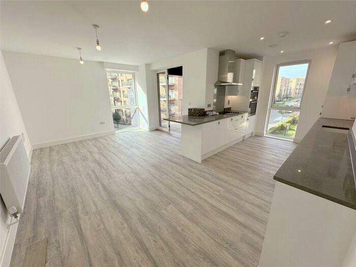 2 Bedroom Apartment To Rent In India Way, London, NW7