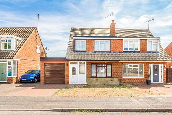 3 Bedroom Semi-detached House For Sale In South Lawne, Bletchley, MK3
