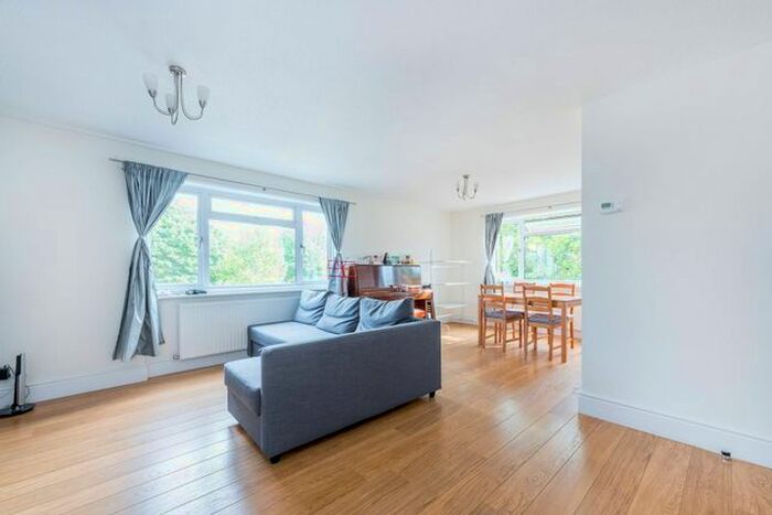 2 Bedroom Flat To Rent In Windmill Road, Turnham Green, London, W4