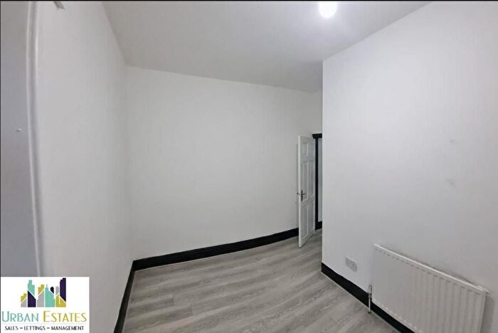 3 Bedroom Terraced House To Rent In Shirley Road, Manchester, M8