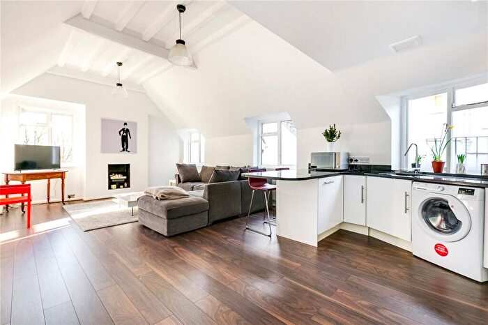 2 Bedroom Apartment To Rent In Castelnau, London, SW13