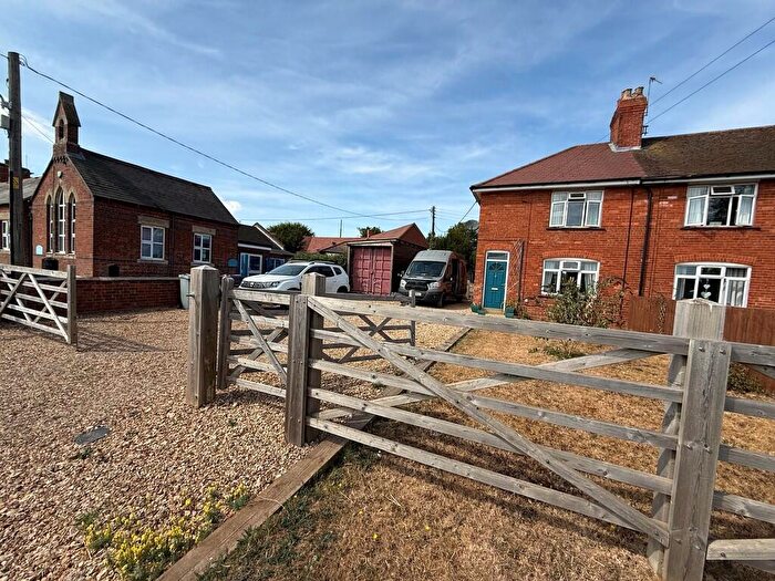 3 Bedroom Semi-Detached House For Sale In Bytham Road, Creeton, NG33