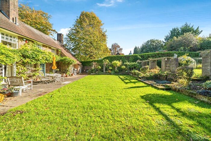 3 Bedroom Detached House For Sale In Cobham Road, Fetcham, Leatherhead, Surrey, KT22