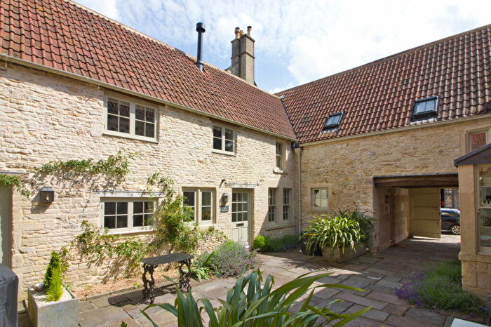 1 Bedroom Flat For Sale In High Street, Marshfield, Chippenham, SN14