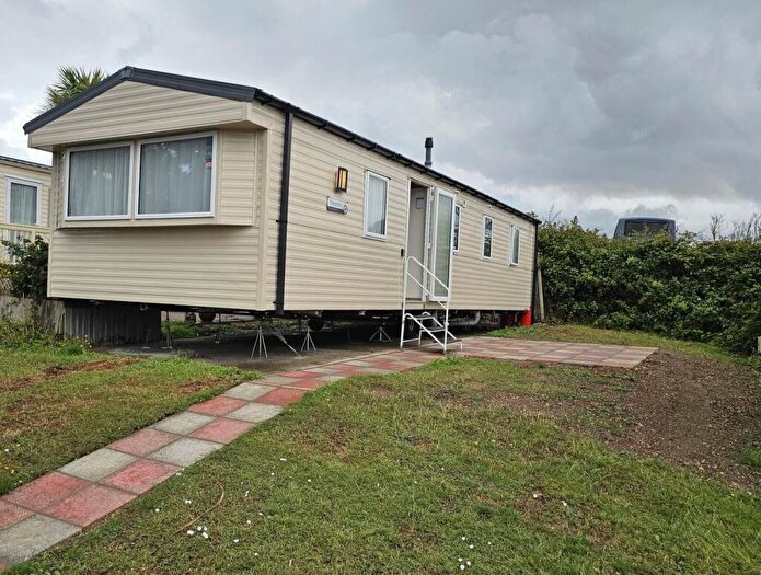 3 Bedroom Caravan For Sale In Flag Hill, Great Bentley, Colchester, CO7