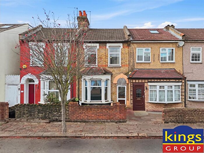 2 Bedroom Terraced House For Sale In York Road, Edmonton, N18