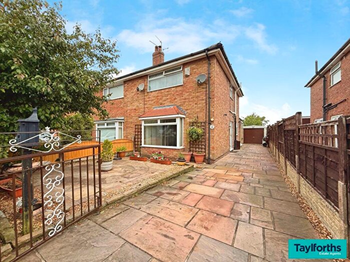 3 Bedroom Semi-Detached House For Sale In Hayfield Avenue, Hoghton, PR5