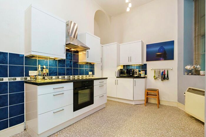 2 Bedroom Apartment To Rent In The Symphony, Stowell St, L7