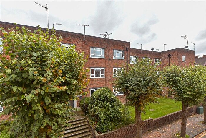 2 Bedroom Flat For Sale In Grove Hill Road, Tunbridge Wells, Kent, TN1