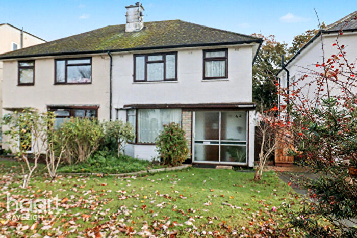 3 Bedroom Semi-Detached House For Sale In Broomfield Avenue, Leigh-on-Sea, SS9