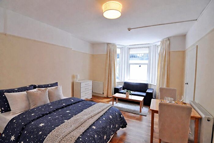 Studio To Rent In Cheniston Gardens, Kensington, W8