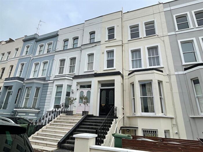 2 Bedroom Flat To Rent In Priory Terrace, South Hampstead, NW6