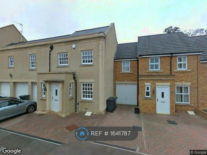 3 Bedroom Flat To Rent In Parnell Road, Stapleton, Bristol, BS16