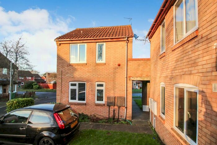 Studio To Rent In Batchelor Close, Aylesbury, HP20