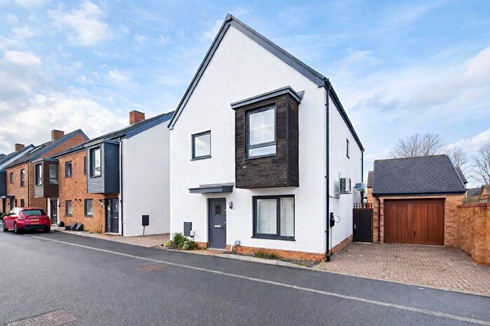 4 Bedroom Detached House For Sale In Deblin Drive, Uxbridge, UB10